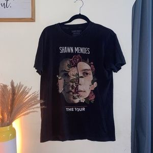 Shawn Mendes- The Tour- size Large